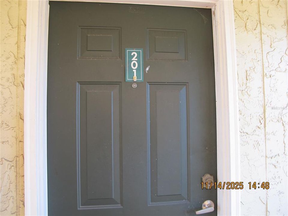 For Rent: $1,300 (2 beds, 1 baths, 899 Square Feet)