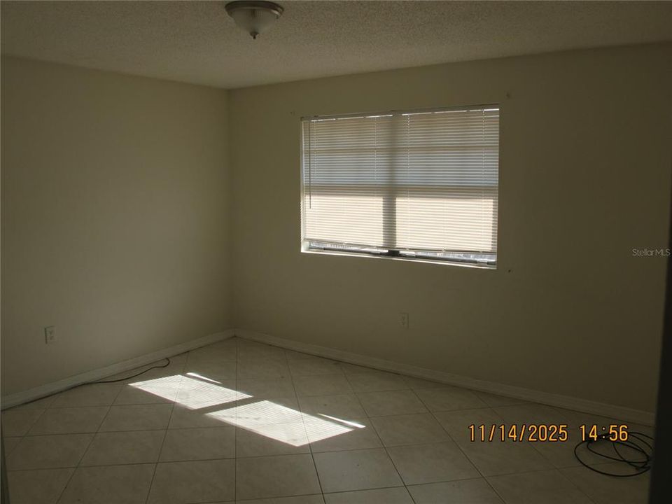 For Rent: $1,300 (2 beds, 1 baths, 899 Square Feet)