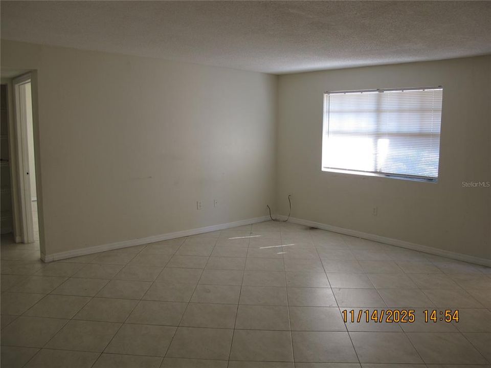 For Rent: $1,300 (2 beds, 1 baths, 899 Square Feet)