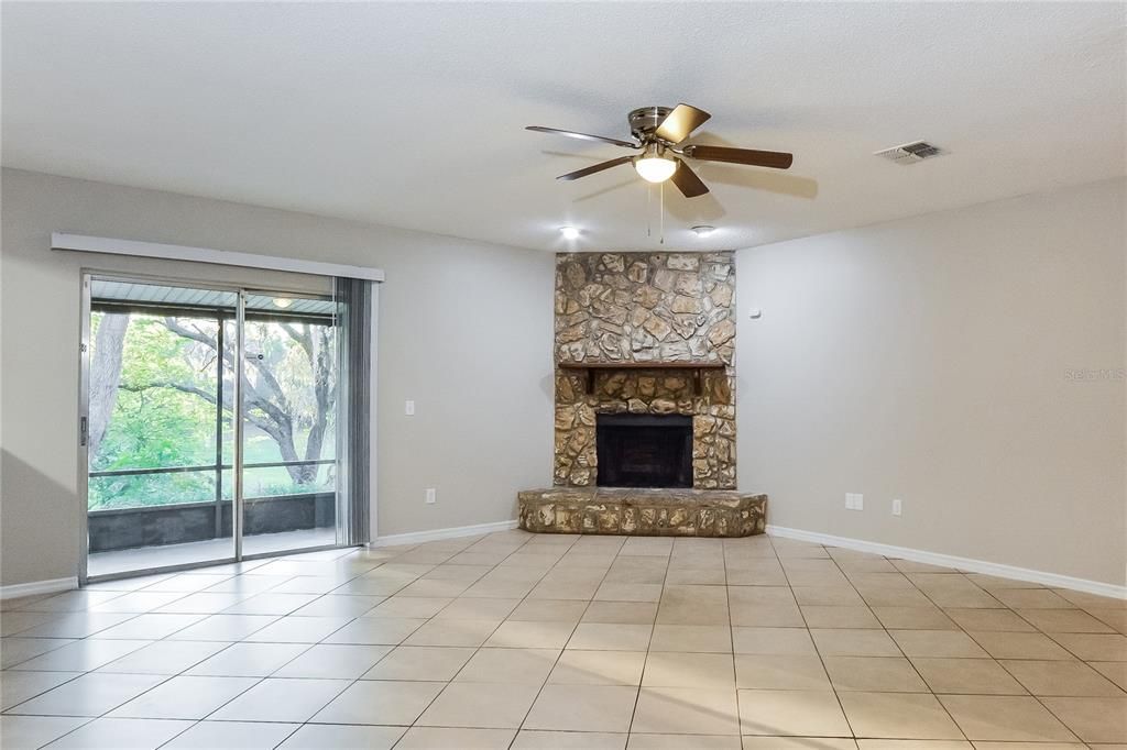 出租: $2,295 (3 贝兹, 2 浴室, 1680 平方英尺)