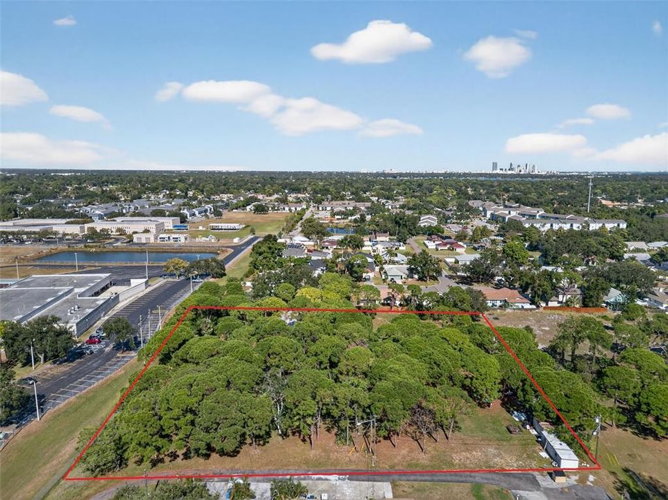 待售: $1,500,000 (2.36 acres)