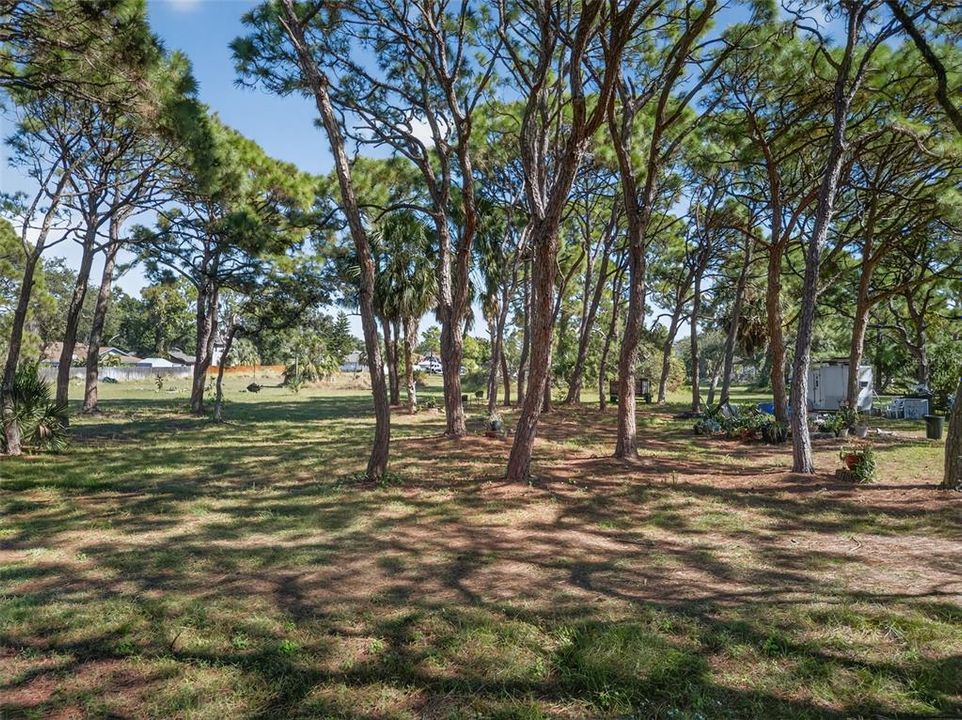 待售: $1,500,000 (2.36 acres)