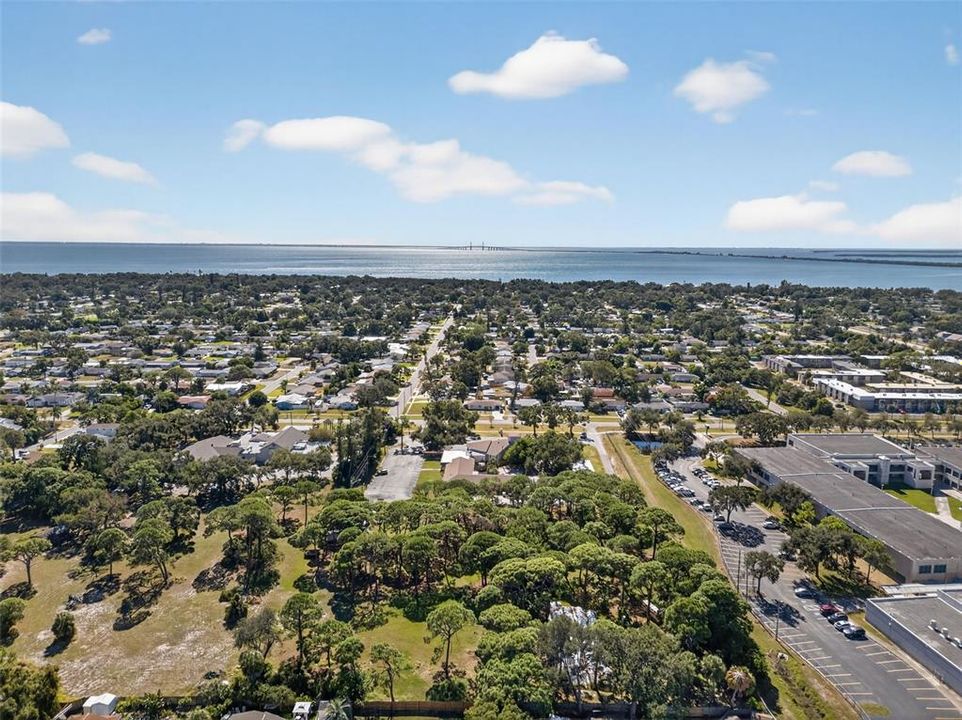 待售: $1,500,000 (2.36 acres)