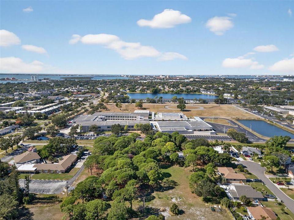 待售: $1,500,000 (2.36 acres)