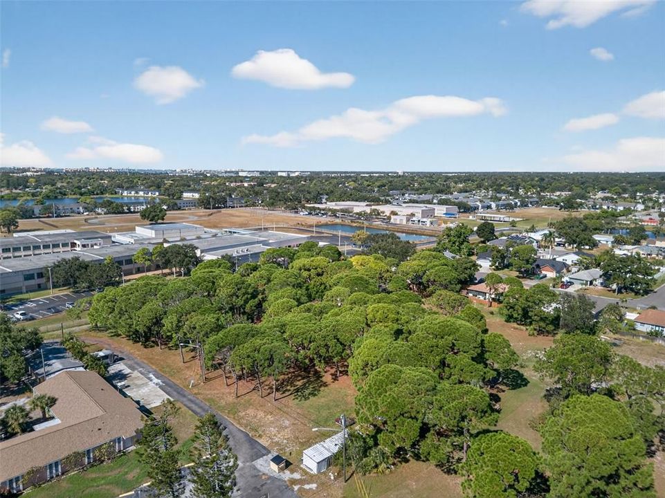 待售: $1,500,000 (2.36 acres)