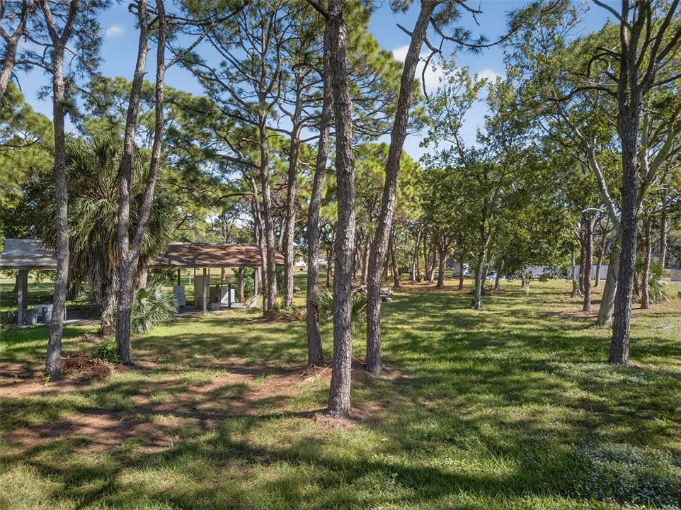 待售: $1,500,000 (2.36 acres)