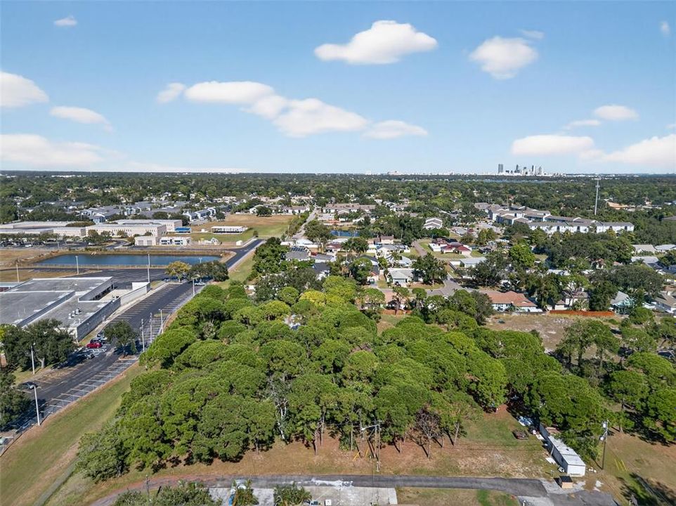 待售: $1,500,000 (2.36 acres)