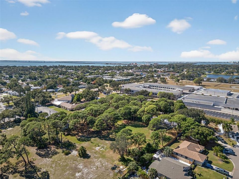 待售: $1,500,000 (2.36 acres)