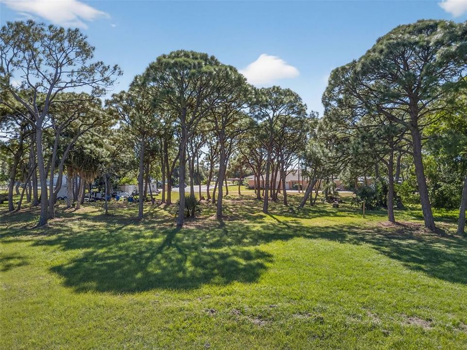 待售: $1,500,000 (2.36 acres)