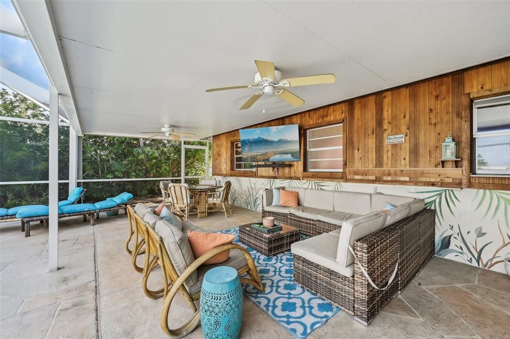 For Sale: $439,000 (2 beds, 2 baths, 1214 Square Feet)