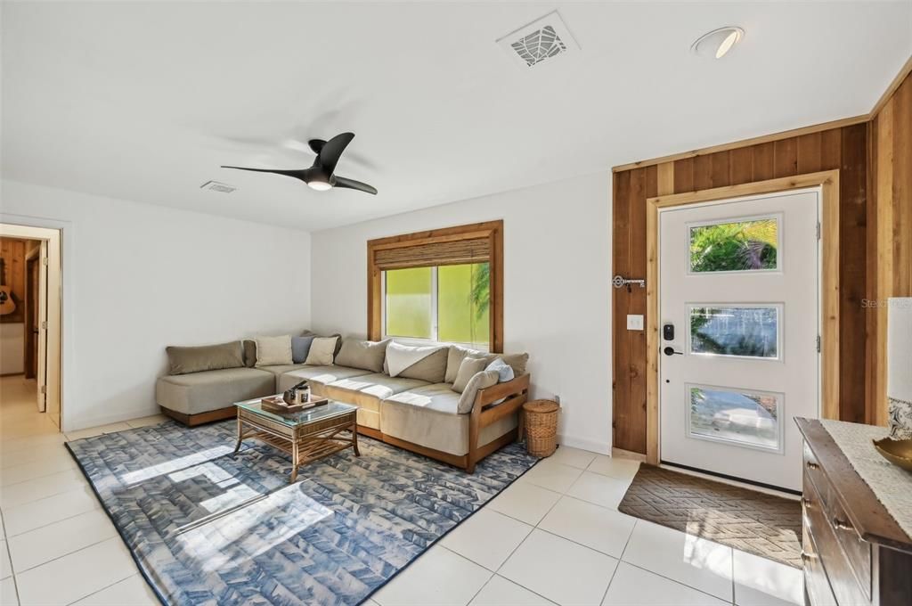 For Sale: $439,000 (2 beds, 2 baths, 1214 Square Feet)