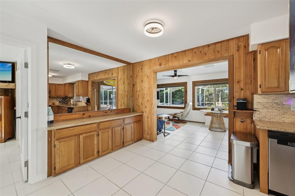 For Sale: $439,000 (2 beds, 2 baths, 1214 Square Feet)