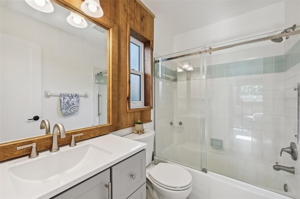 For Sale: $439,000 (2 beds, 2 baths, 1214 Square Feet)