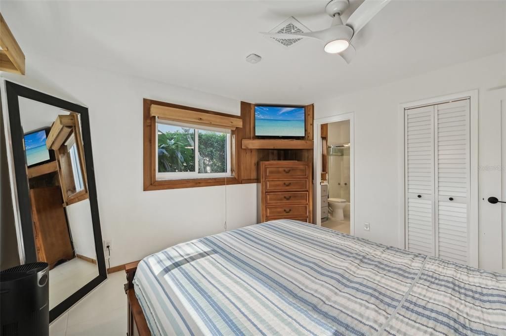 For Sale: $439,000 (2 beds, 2 baths, 1214 Square Feet)