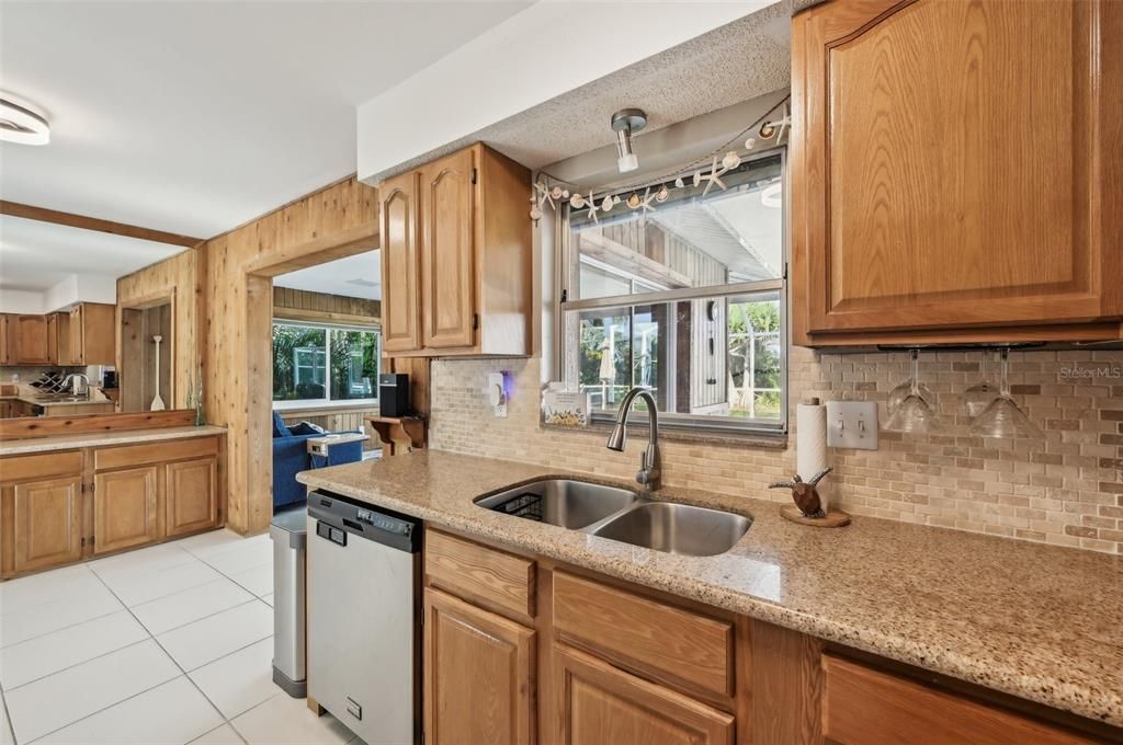 For Sale: $439,000 (2 beds, 2 baths, 1214 Square Feet)