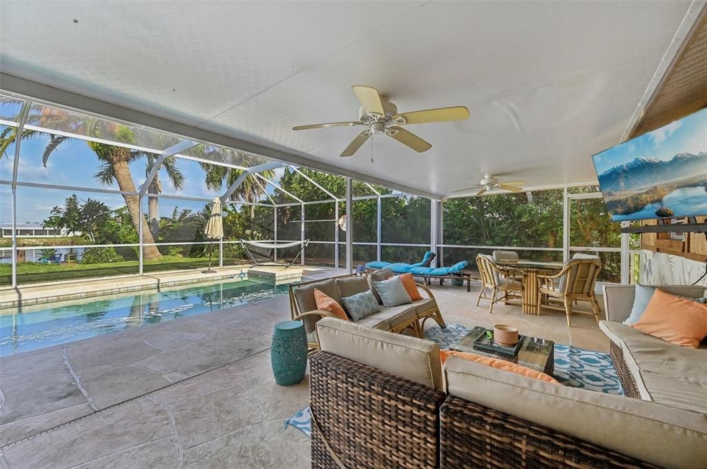 For Sale: $439,000 (2 beds, 2 baths, 1214 Square Feet)