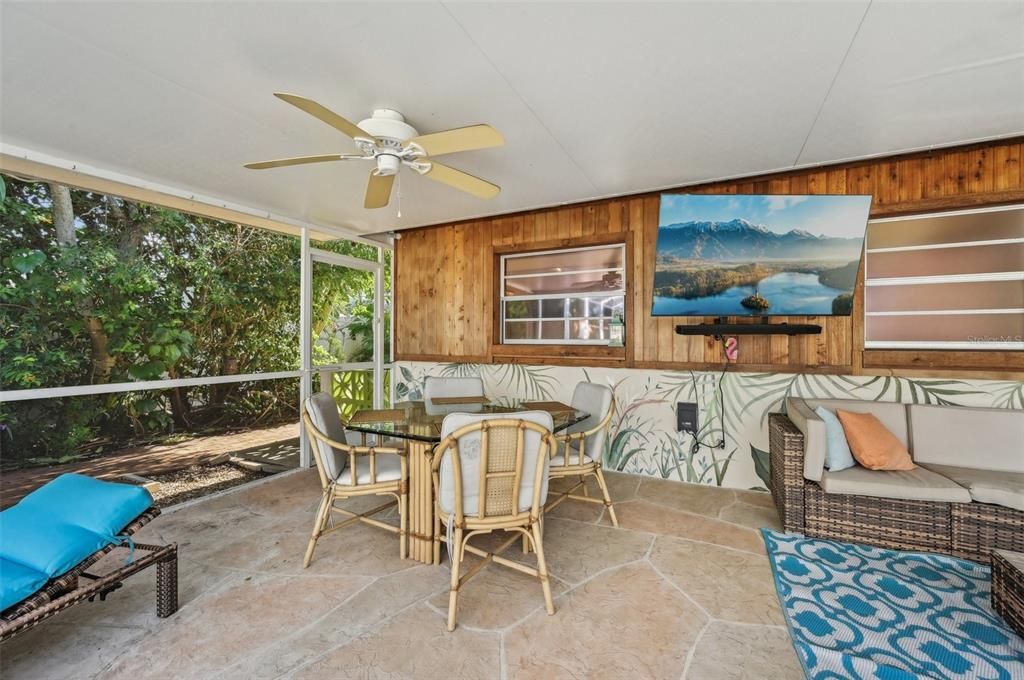 For Sale: $439,000 (2 beds, 2 baths, 1214 Square Feet)