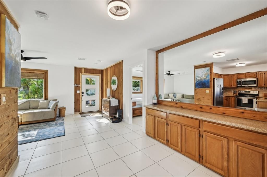 For Sale: $439,000 (2 beds, 2 baths, 1214 Square Feet)