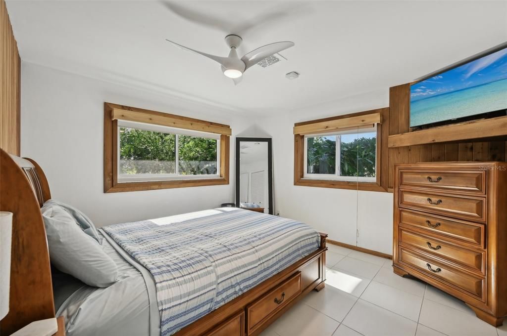 For Sale: $439,000 (2 beds, 2 baths, 1214 Square Feet)