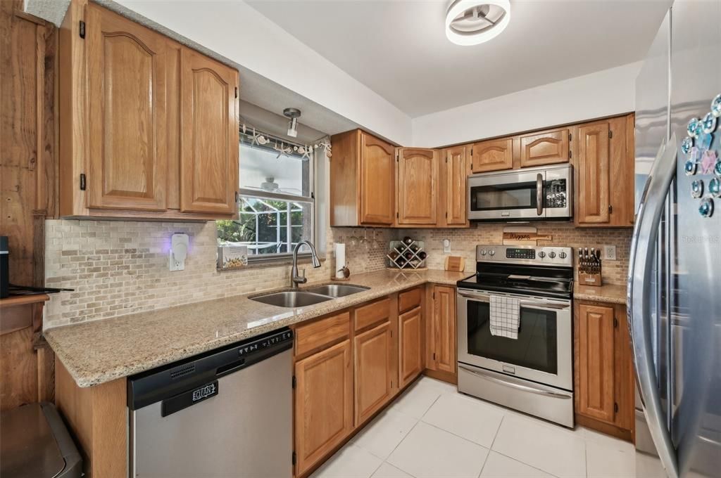 For Sale: $439,000 (2 beds, 2 baths, 1214 Square Feet)