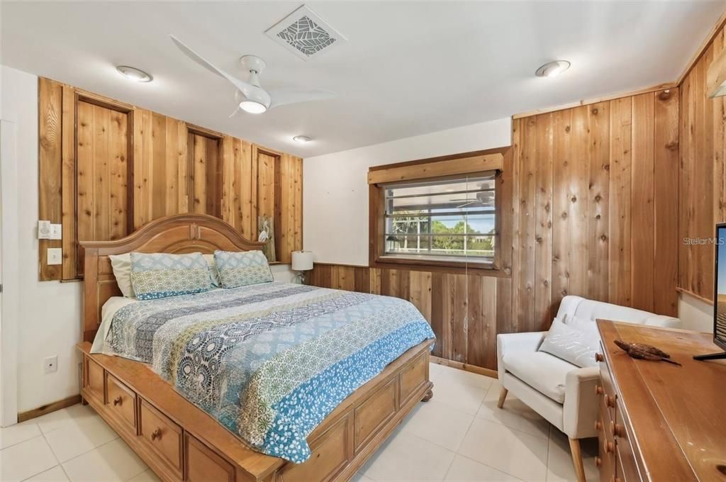 For Sale: $439,000 (2 beds, 2 baths, 1214 Square Feet)