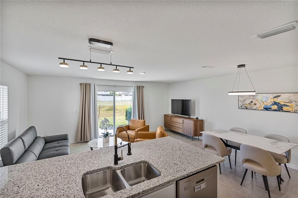 En Venta: $339,000 (3 camas, 2 baños, 1463 Pies cuadrados)