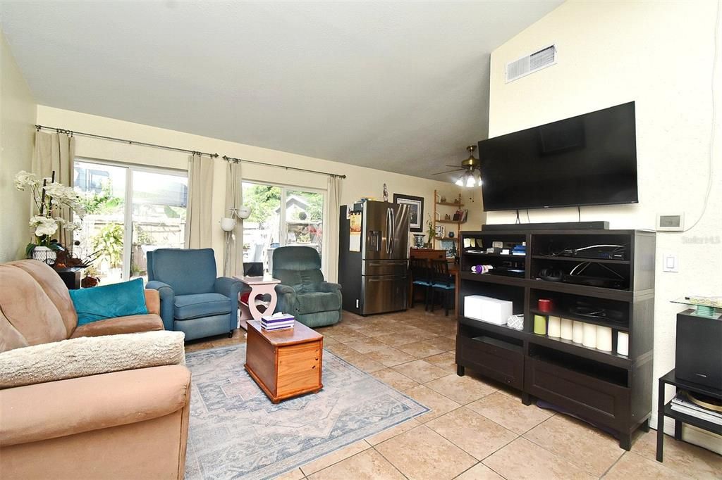 На продажу: $264,500 (3 спален, 2 ванн, 1218 Квадратных фут)