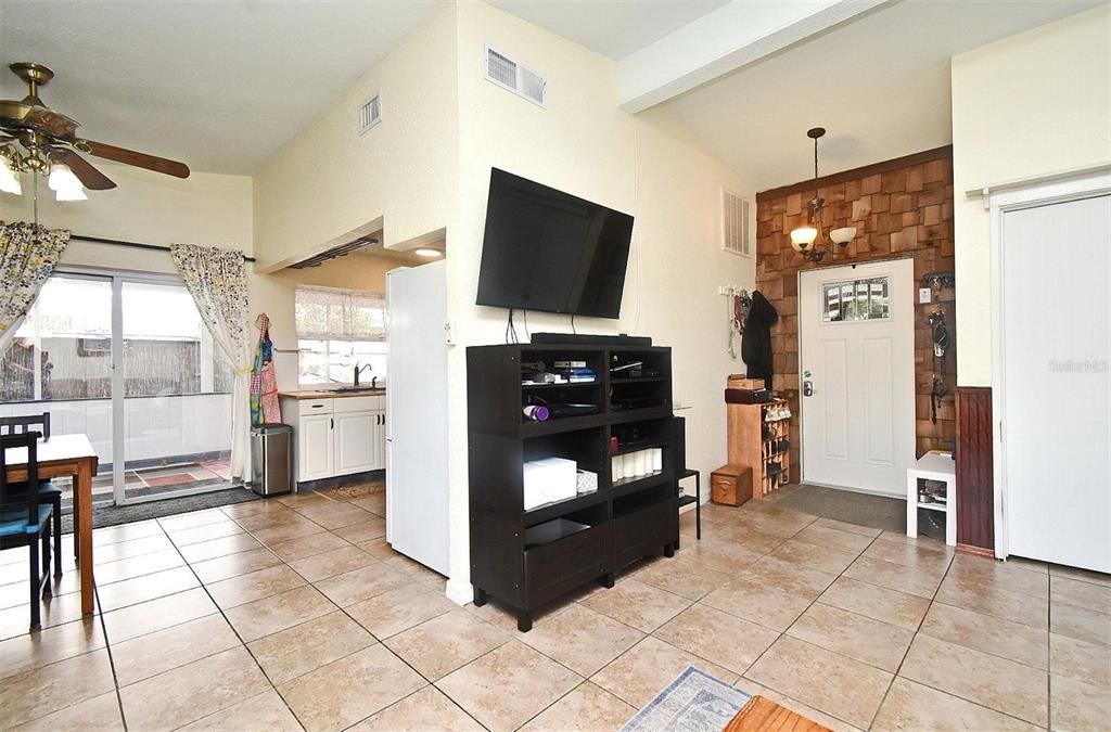 На продажу: $264,500 (3 спален, 2 ванн, 1218 Квадратных фут)