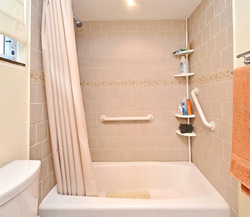 На продажу: $264,500 (3 спален, 2 ванн, 1218 Квадратных фут)