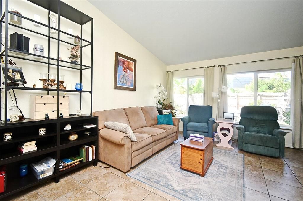 На продажу: $264,500 (3 спален, 2 ванн, 1218 Квадратных фут)