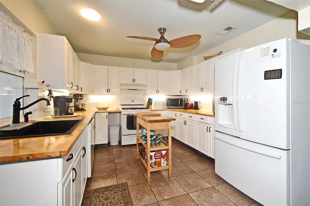 На продажу: $264,500 (3 спален, 2 ванн, 1218 Квадратных фут)