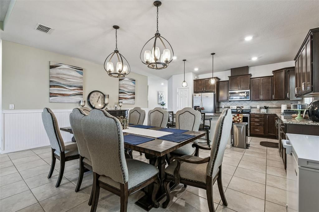 For Sale: $435,000 (3 beds, 2 baths, 2144 Square Feet)