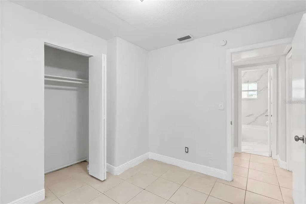 合同活跃: $259,990 (4 贝兹, 2 浴室, 1448 平方英尺)