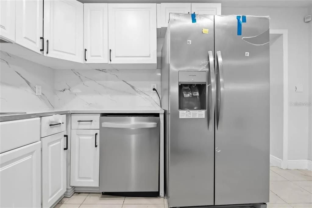 合同活跃: $259,990 (4 贝兹, 2 浴室, 1448 平方英尺)