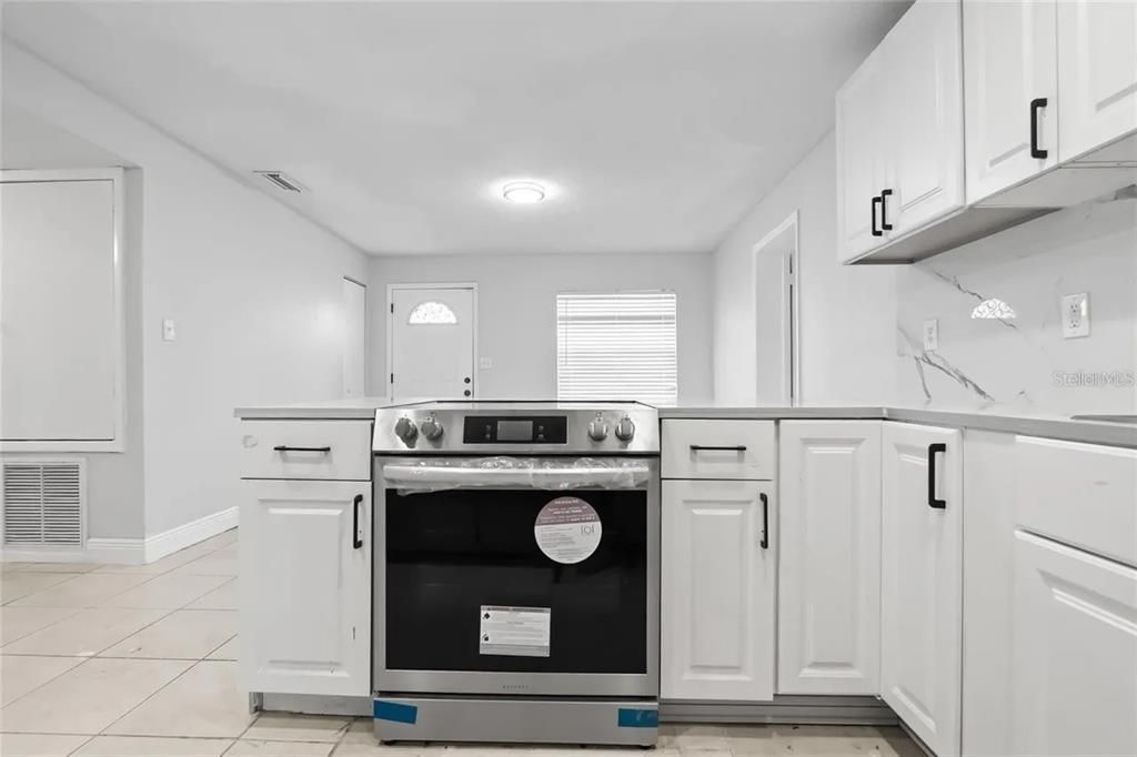 合同活跃: $259,990 (4 贝兹, 2 浴室, 1448 平方英尺)