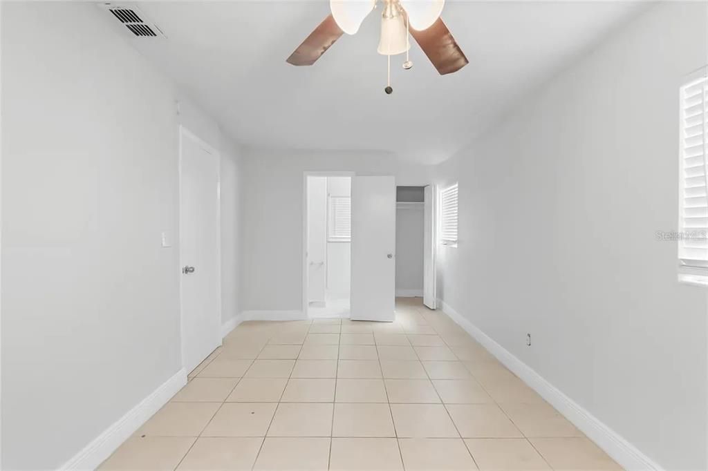 合同活跃: $259,990 (4 贝兹, 2 浴室, 1448 平方英尺)