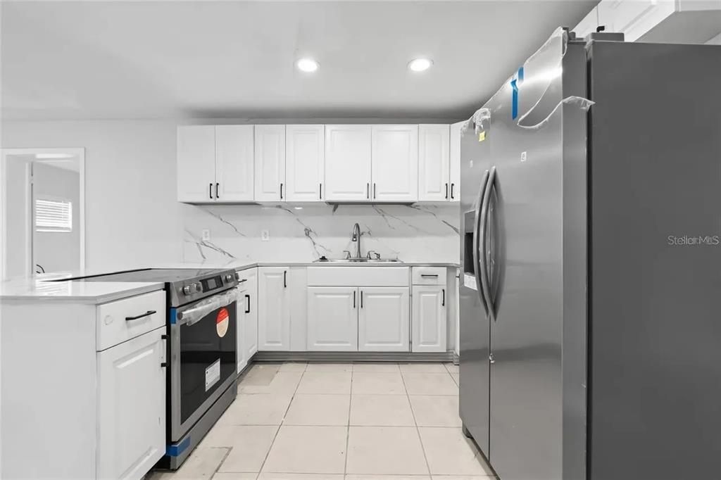 合同活跃: $259,990 (4 贝兹, 2 浴室, 1448 平方英尺)