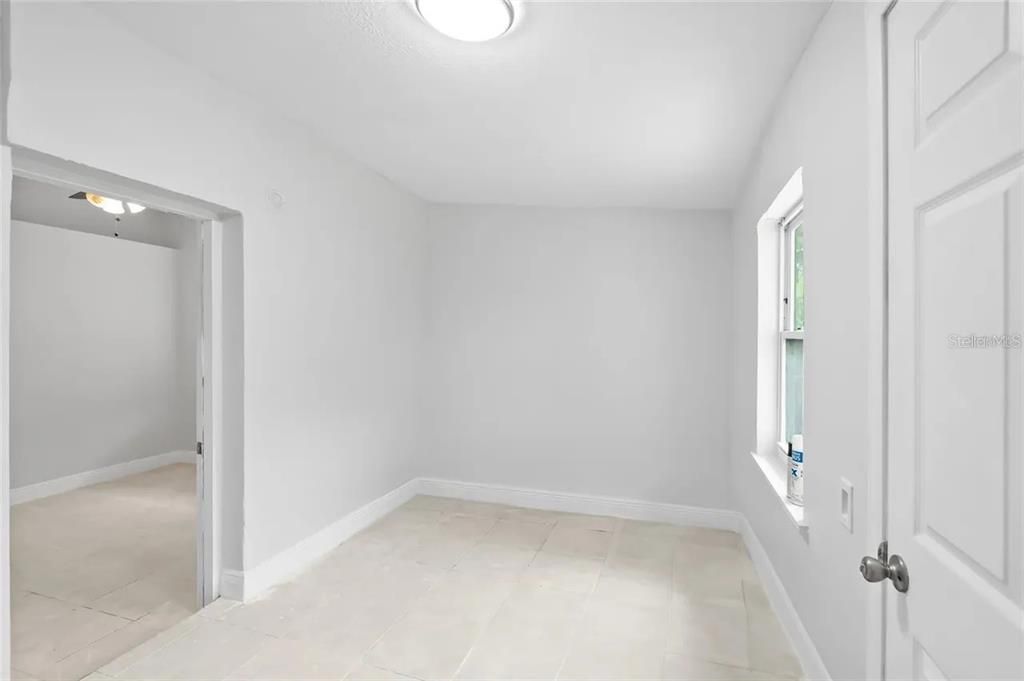 合同活跃: $259,990 (4 贝兹, 2 浴室, 1448 平方英尺)