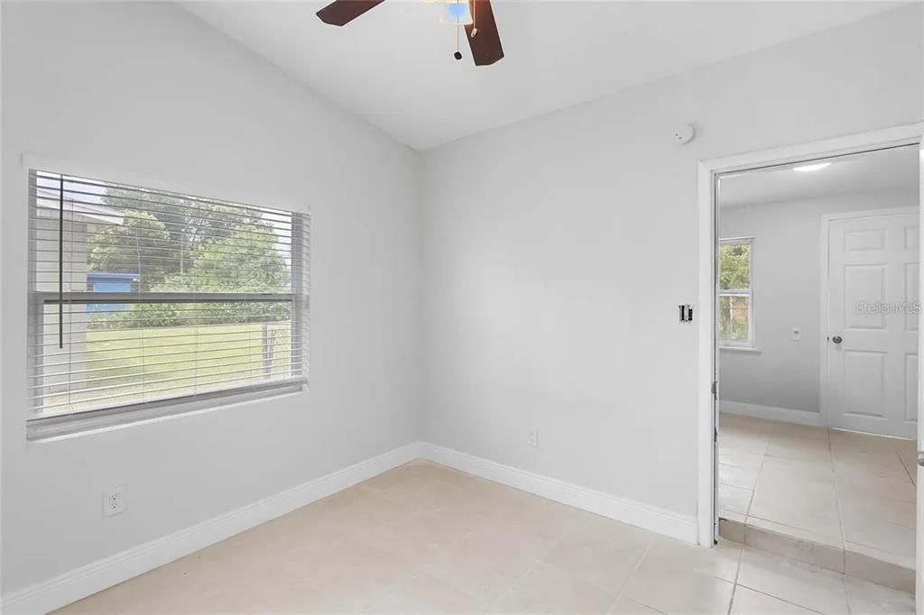 合同活跃: $259,990 (4 贝兹, 2 浴室, 1448 平方英尺)