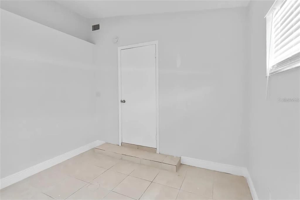 合同活跃: $259,990 (4 贝兹, 2 浴室, 1448 平方英尺)