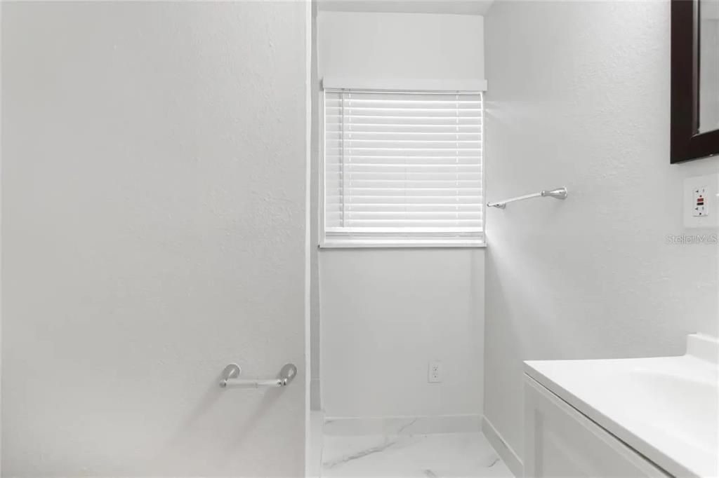 合同活跃: $259,990 (4 贝兹, 2 浴室, 1448 平方英尺)