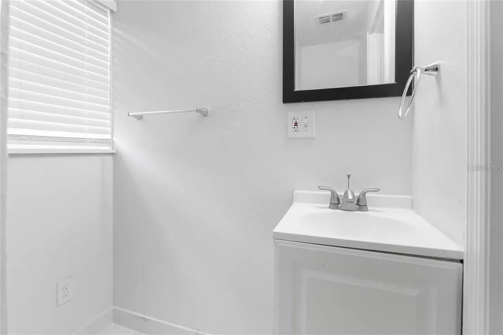 合同活跃: $259,990 (4 贝兹, 2 浴室, 1448 平方英尺)