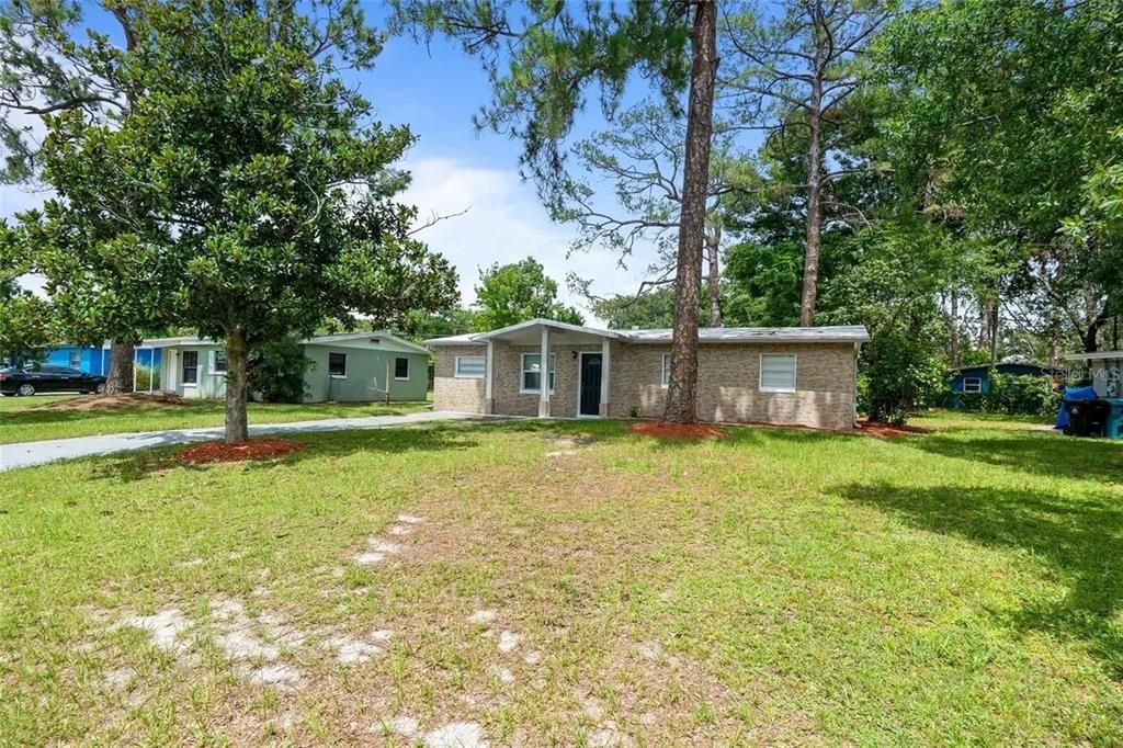 合同活跃: $259,990 (4 贝兹, 2 浴室, 1448 平方英尺)