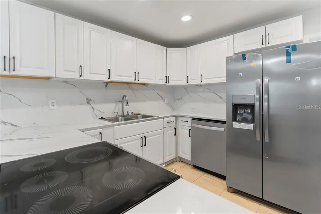 合同活跃: $259,990 (4 贝兹, 2 浴室, 1448 平方英尺)