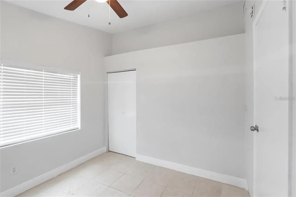 合同活跃: $259,990 (4 贝兹, 2 浴室, 1448 平方英尺)