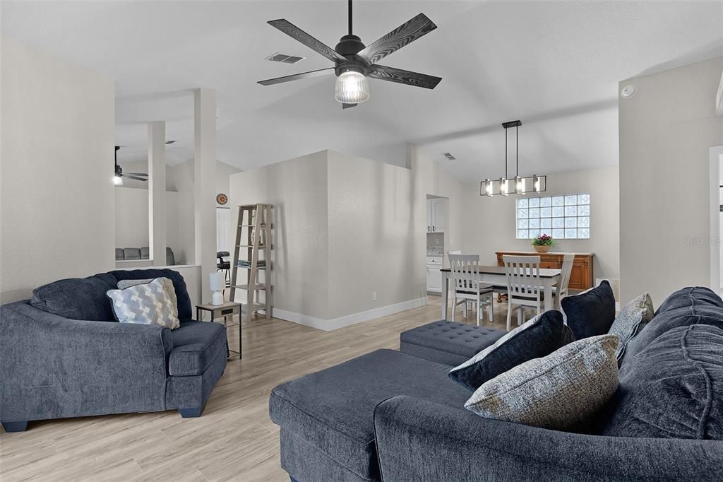 На продажу: $420,000 (3 спален, 3 ванн, 1734 Квадратных фут)