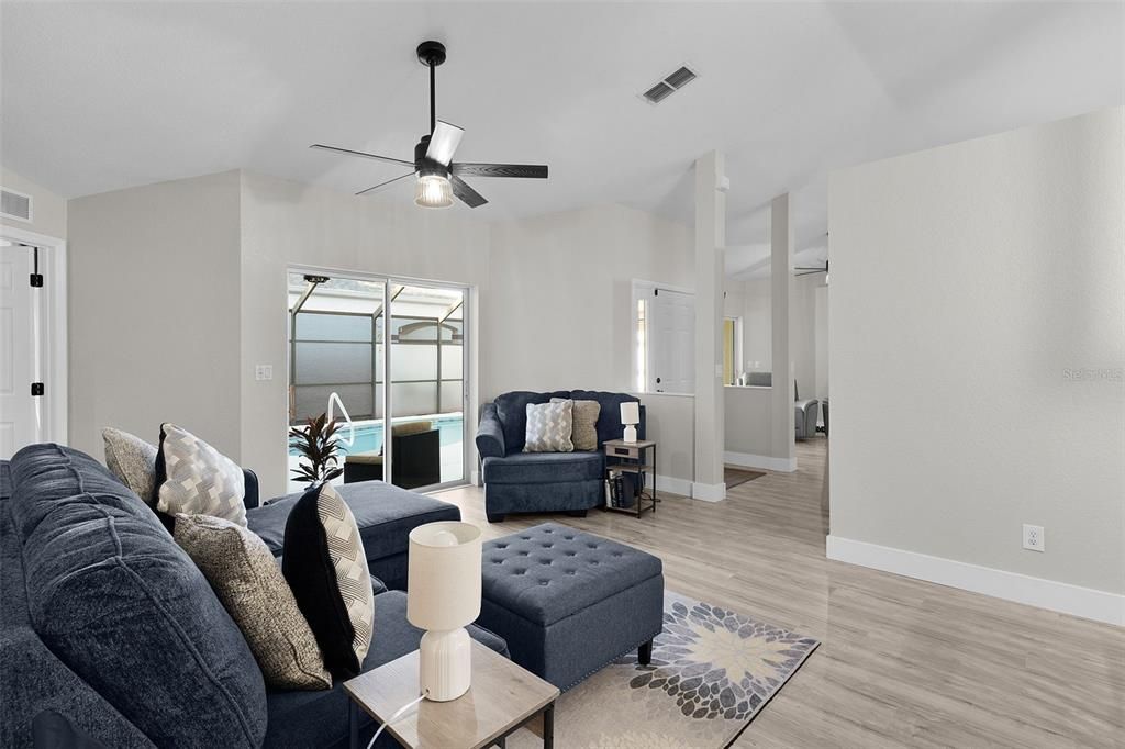 На продажу: $420,000 (3 спален, 3 ванн, 1734 Квадратных фут)