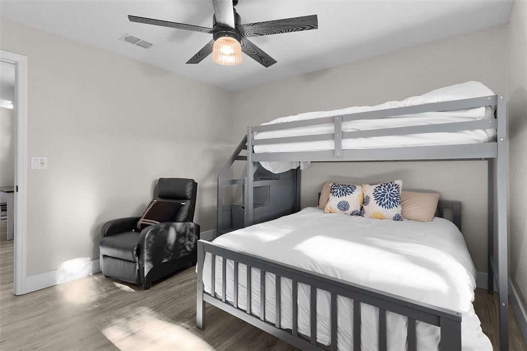 На продажу: $420,000 (3 спален, 3 ванн, 1734 Квадратных фут)