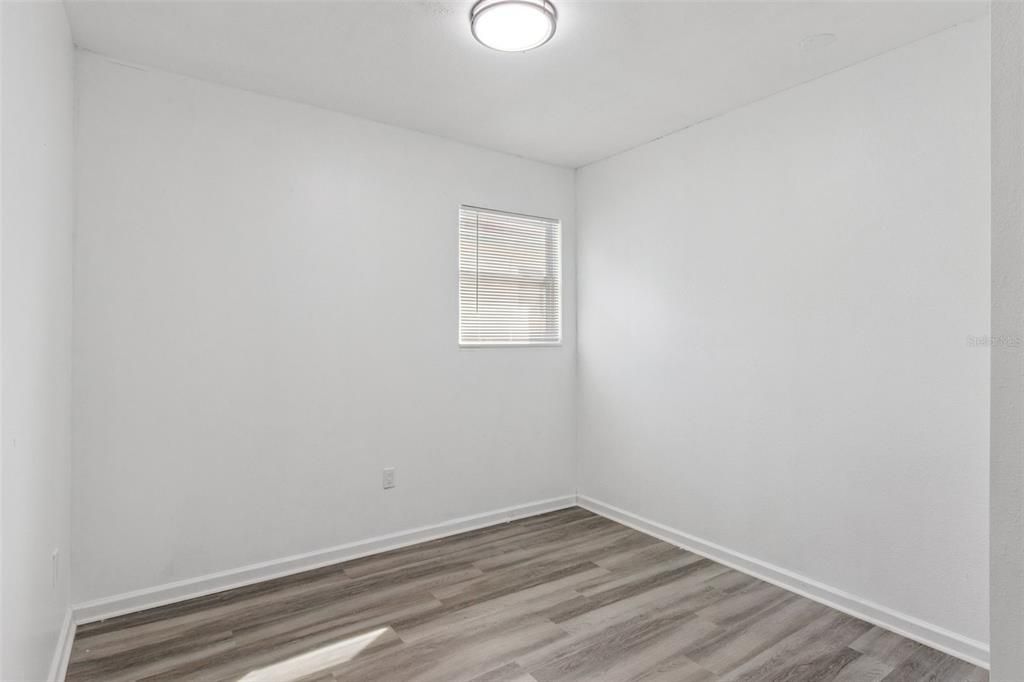 出租: $2,100 (4 贝兹, 3 浴室, 1600 平方英尺)