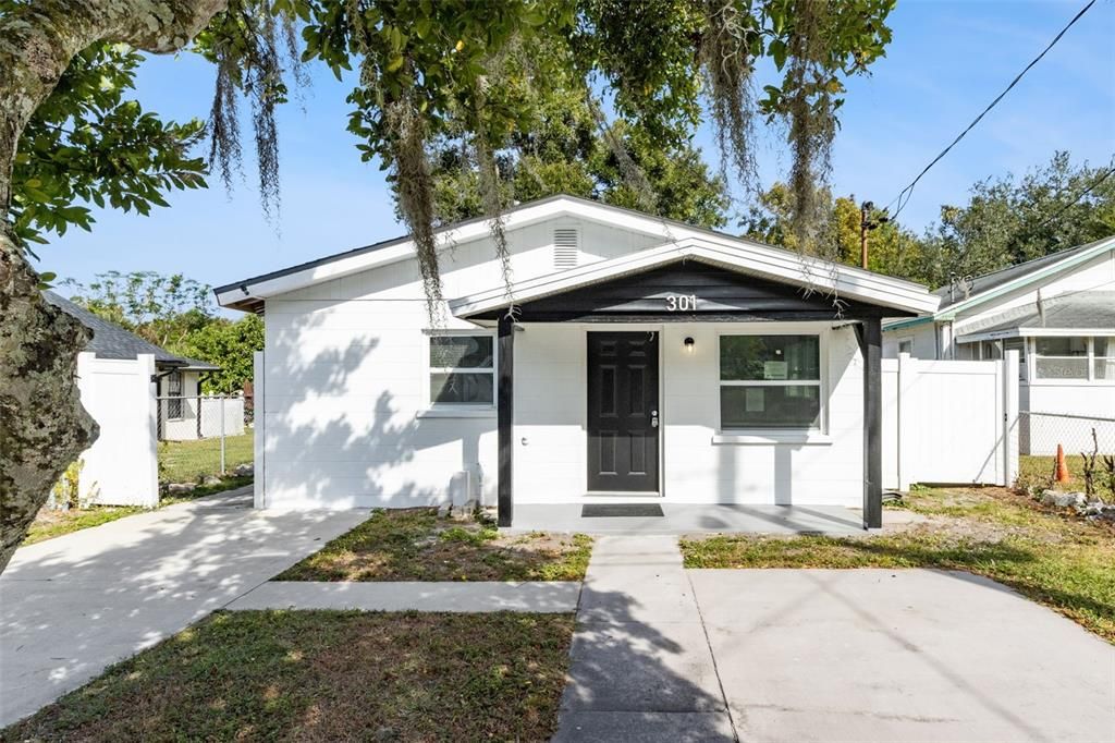 出租: $2,100 (4 贝兹, 3 浴室, 1600 平方英尺)